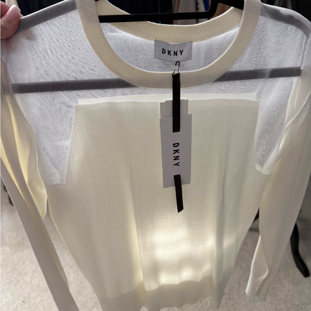 NWT DKNY Ivory Sweater. Size M - Picture 3 of 10
